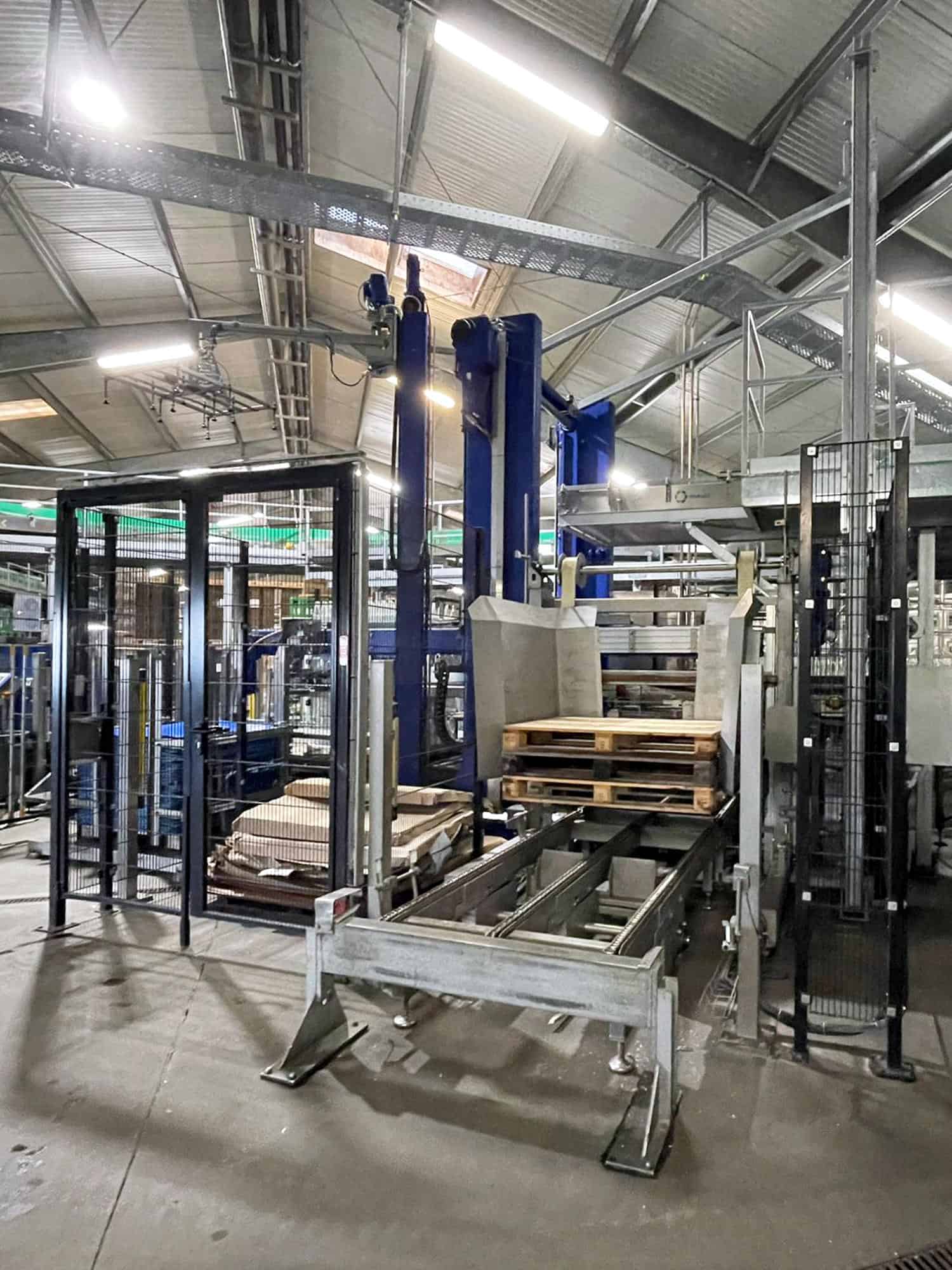 المنظر الأيمن من BMS Unipal 202 