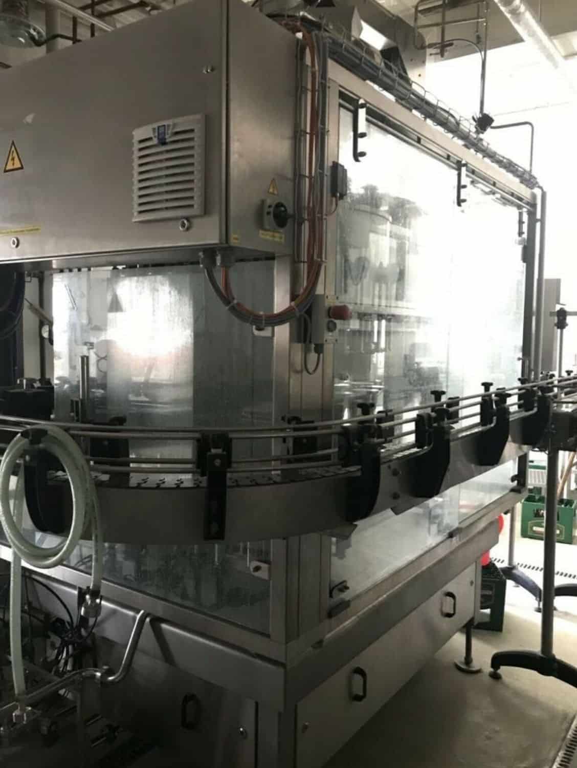 غرفة عمل خط تعبئة الزجاج القابل للإرجاع من Nagel، PAC، Juwatec للبيرة والمشروبات الغازية 