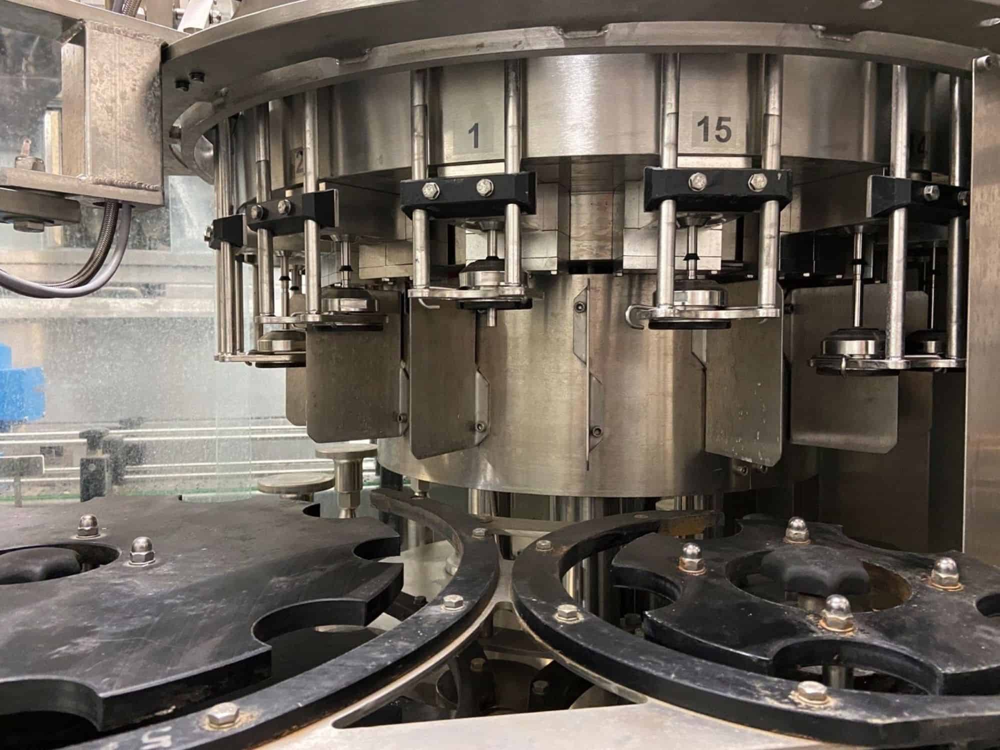 غرفة عمل خط تعبئة الزجاج القابل للإرجاع من Nagel، PAC، Juwatec للبيرة والمشروبات الغازية 