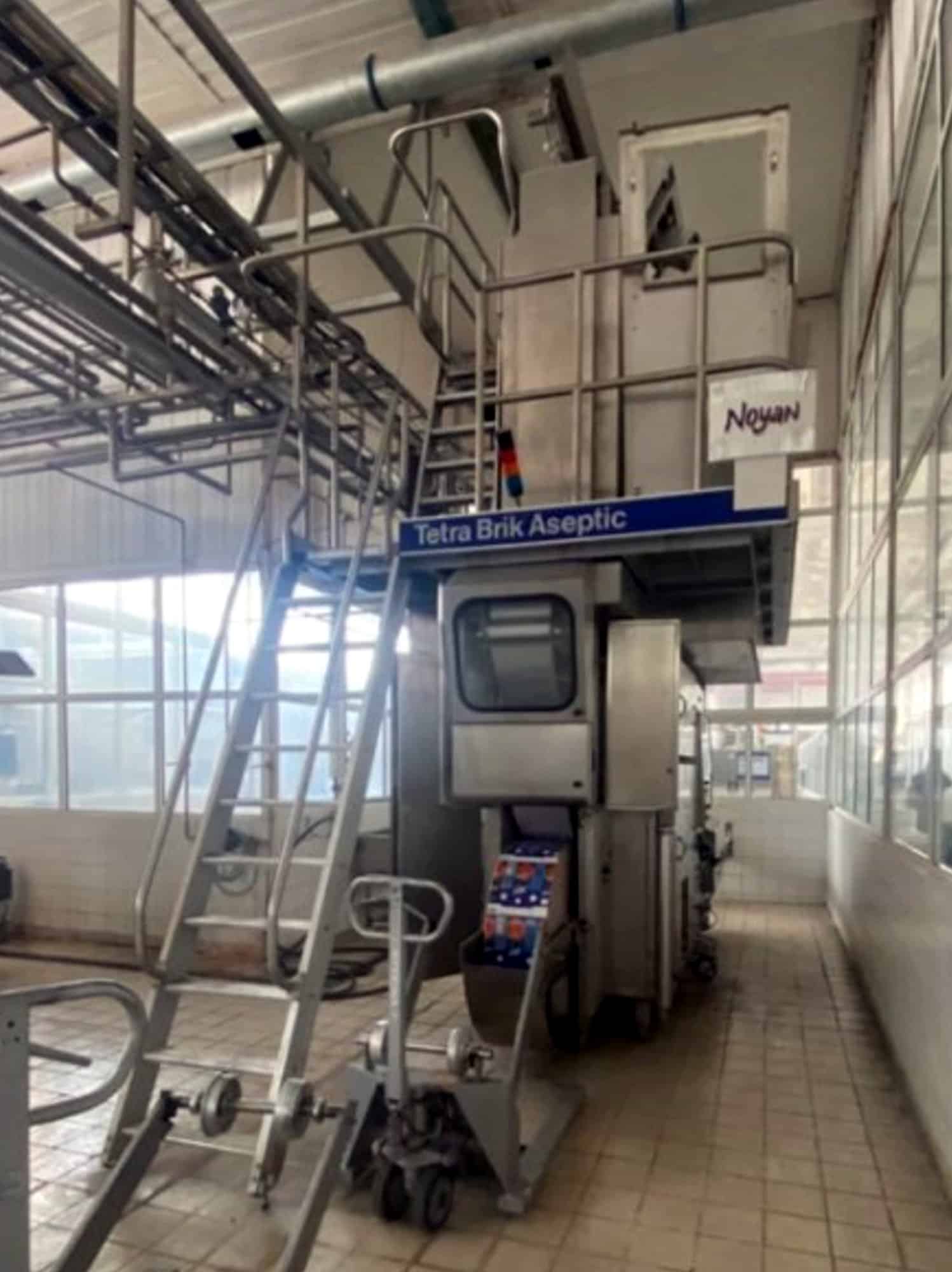 المنظر الأيمن من Tetra Pak TBA 8-1000 SQ 