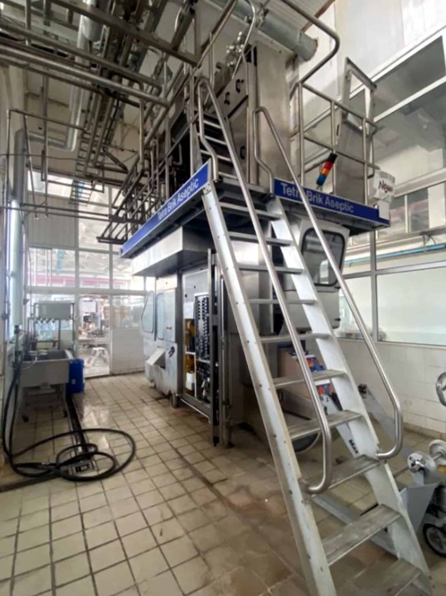 المنظر الأيسر من Tetra Pak TBA 8-1000 SQ 