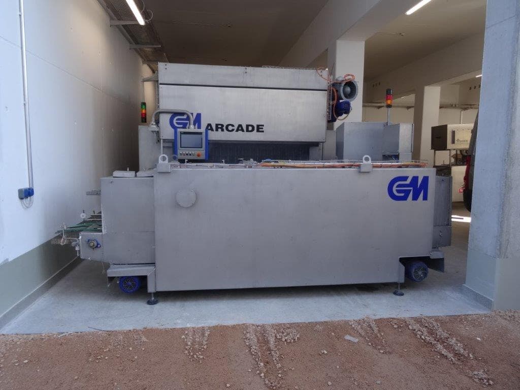 منظر خلفي لجهاز GM Gera Gera KVM S121 